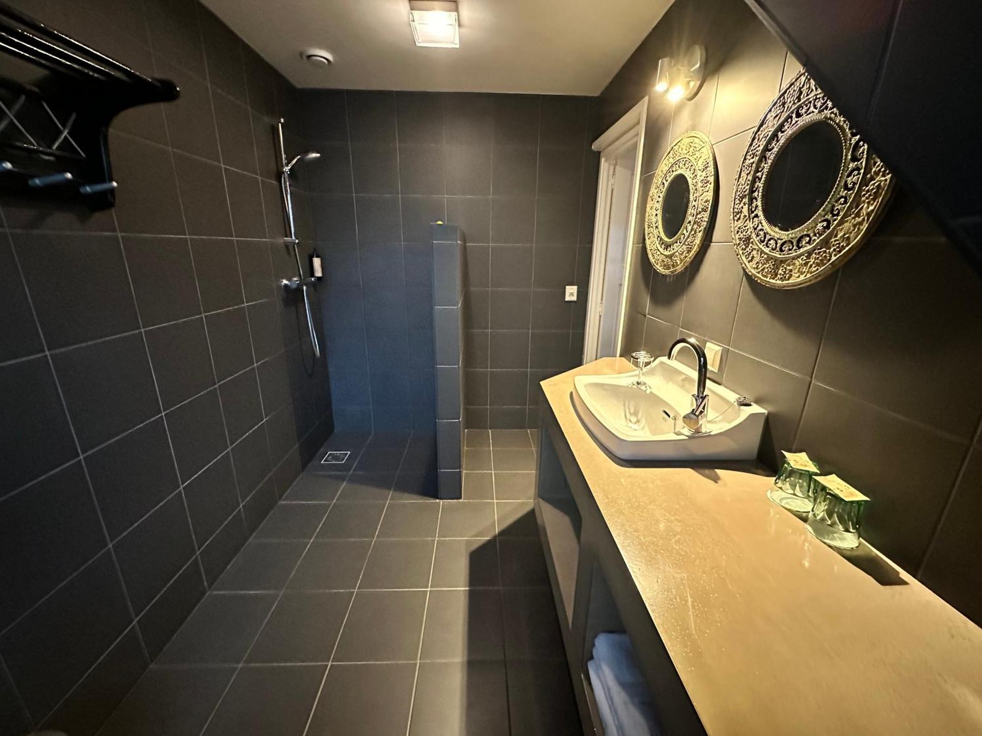 Buren Hotel